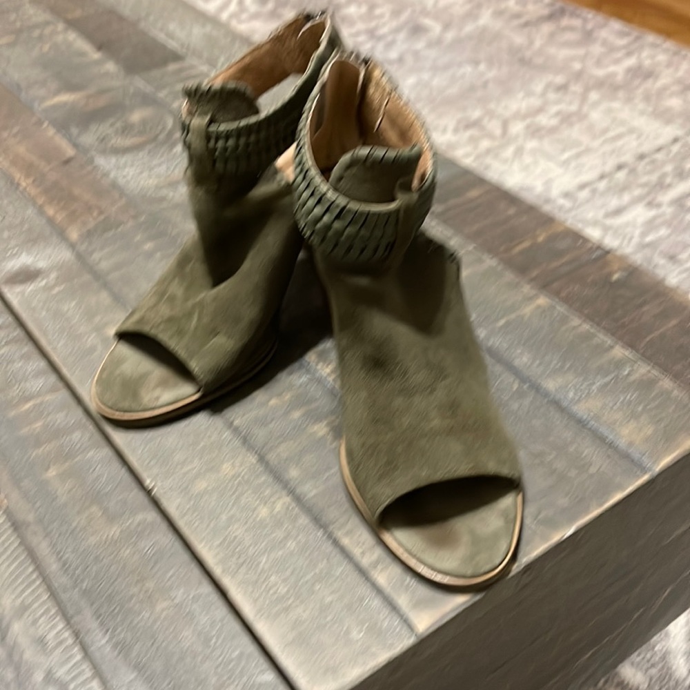 Tinsley Suede Open Toe Bootie by Jack Rogers size 8.5